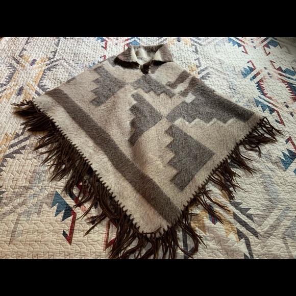 Large Alpaca Wool Poncho w/ collar - Picture 1 of 5